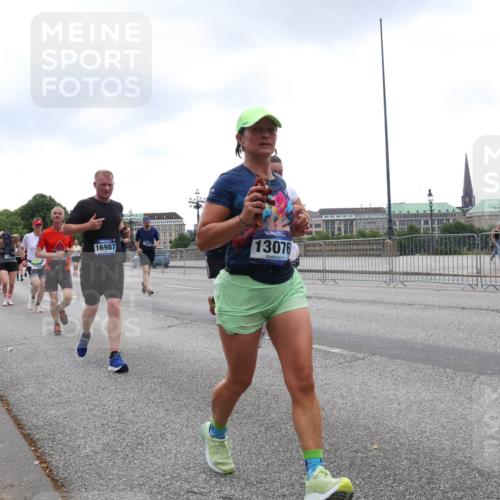 29.06.2025 - hella hamburg halbmarathon Lena Gebhardt http://msf.ph/oto/8296156 29.06.2025 10:46:47 Lombardsbrücke 1073, 1286, 1363, 1371, 1375, 1593, 1608, 1720, 1837, 1961, 1999, 2162, 2211, 2320, 2327, 2500, 2556, 2665, 2697, 2981, 3277, 3406, 3407, 3469, 3734, 3823, 4202, 4239, 4296, 4342, 4355, 4448, 4604, 5111, 5114, 5700, 5796, 5953, 6124, 6161, 6485, 6496, 6740, 7073, 7303, 7364, 7368, 7374, 7412, 7767, 7827, 8477, 8486, 8551, 8553, 8684, 8700, 8967, 9691, 10153, 10230, 12333, 12522, 13969, 14261, 15852, 16882, 16987 meine-sportfotos.de