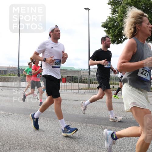 29.06.2025 - hella hamburg halbmarathon Lena Gebhardt http://msf.ph/oto/8296157 29.06.2025 10:21:31 Lombardsbrücke 778, 381, 15267, 107, 2271, 1028, 1072, 1266, 1401, 1658, 1668, 2172, 2271, 2383, 2529, 2635, 2815, 2956, 2986, 3122, 3161, 3453, 3770, 3817, 3825, 3826, 4289, 4375, 4376, 4697, 4786, 5122, 5373, 5395, 5412, 5493, 5759, 5767, 5957, 6086, 6103, 6275, 6308, 6475, 6805, 6844, 7228, 7375, 7522, 7553, 7608, 7612, 7672, 7781, 8095, 8286, 8715, 8726, 8844, 8896, 9100, 9108, 9369, 9483, 9499, 9501, 9532, 9624, 10374, 10602, 10874, 11698, 12175, 13057, 13508 meine-sportfotos.de