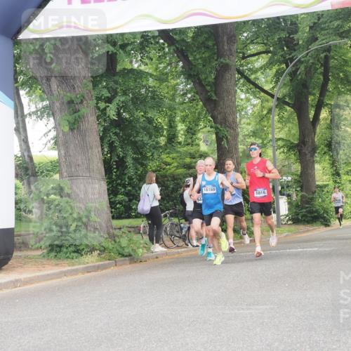 29.06.2025 - hella hamburg halbmarathon KatJ http://msf.ph/oto/8296255 29.06.2025 10:13:34 Zwischen KM18-KM19 6699 meine-sportfotos.de