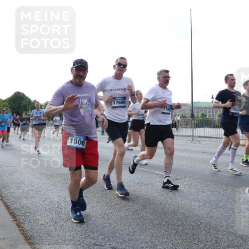 29.06.2025 - hella hamburg halbmarathon Lena Gebhardt http://msf.ph/oto/8296309 29.06.2025 09:59:14 Lombardsbrücke 7033, 17660, 1506, 7993, 17198, 10266, 48, 1319, 1366, 1410, 1485, 1506, 1595, 1642, 1715, 1719, 1972, 2282, 2630, 2741, 2911, 3037, 3112, 3334, 3715, 3952, 4467, 4839, 5299, 5391, 5420, 5457, 5458, 5465, 5492, 5866, 6294, 6390, 6399, 6414, 6415, 6416, 6629, 6657, 7033, 7037, 7129, 7130, 7232, 7369, 7395, 7732, 7833, 7864, 8068, 8322, 8509, 8542, 8639, 8652, 8721, 8772, 8798, 8929, 9655, 9727, 9770, 9884, 9903, 9922, 10020, 10266, 10488 meine-sportfotos.de