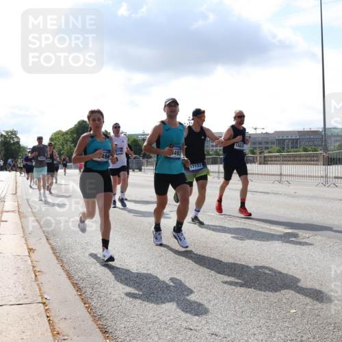 29.06.2025 - hella hamburg halbmarathon Lena Gebhardt http://msf.ph/oto/8296318 29.06.2025 09:46:44 Lombardsbrücke 199, 10477, 494, 3493, 17137, 1882, 1053, 1344, 1411, 1577, 1889, 2243, 3955, 4477, 4944, 5048, 5152, 5193, 5660, 6683, 7080, 7466, 7534, 7622, 7628, 7845, 7867, 7901, 8312, 8323, 8784, 8864, 8956, 10298, 10477, 10865, 10927, 10929, 11230, 11304, 11661, 11898, 12447, 12899, 12987, 13199, 13252, 13493, 13494, 13617, 13729, 13961, 14276, 14310, 14385, 15391, 15902, 16065, 16140, 16243, 16811, 16931, 16957, 17213 meine-sportfotos.de