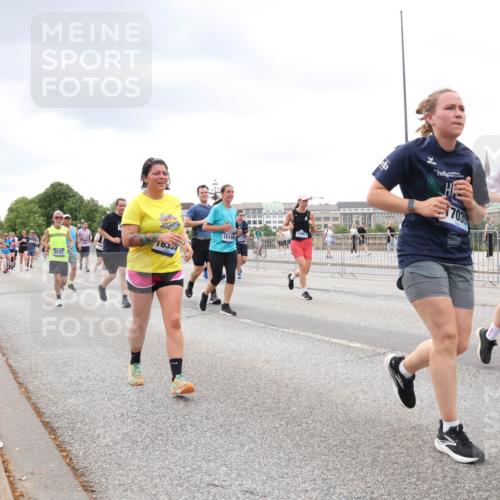 29.06.2025 - hella hamburg halbmarathon Lena Gebhardt http://msf.ph/oto/8296343 29.06.2025 10:56:07 Lombardsbrücke 14221, 8532, 10355, 15199, 2793, 7516, 1113, 1738, 1909, 2095, 2793, 2915, 3101, 3244, 3257, 3268, 4083, 4265, 4354, 4470, 4473, 4836, 4896, 5220, 5222, 5306, 5575, 5580, 5693, 5757, 5994, 6055, 6056, 6113, 6257, 6494, 6594, 6690, 6968, 7025, 7028, 7516, 7616, 7969, 8005, 8110, 8305, 8517, 8527, 8532, 8533, 8648, 8766, 9383, 9435, 9548, 9606, 9838, 9861, 9865, 9948, 9953, 9956, 10436, 10438, 10449, 10593, 10640, 10740, 10784, 10987, 11903, 11962, 11963, 12695 meine-sportfotos.de
