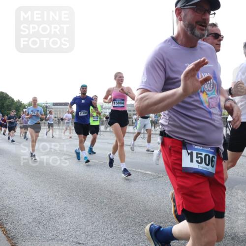 29.06.2025 - hella hamburg halbmarathon Lena Gebhardt http://msf.ph/oto/8296361 29.06.2025 09:59:15 Lombardsbrücke 7033, 11064, 11689, 18180, 15884, 1799, 1506, 1319, 1366, 1410, 1485, 1506, 1595, 1642, 1715, 1719, 1972, 2282, 2630, 2741, 2911, 3037, 3112, 3334, 3715, 4467, 4839, 5299, 5391, 5420, 5457, 5458, 5465, 5492, 5866, 6294, 6390, 6399, 6414, 6415, 6416, 6629, 7033, 7037, 7129, 7130, 7232, 7369, 7395, 7732, 7833, 7864, 8068, 8322, 8509, 8542, 8639, 8652, 8721, 8772, 8798, 8929, 9655, 9727, 9770, 9884, 9903, 9922, 10020, 10266, 10488 meine-sportfotos.de