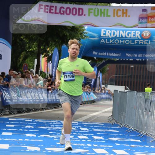 29.06.2025 - hella hamburg halbmarathon Strokosch-Dieckow http://msf.ph/oto/8296370 29.06.2025 10:18:08 Ziel 17786 meine-sportfotos.de