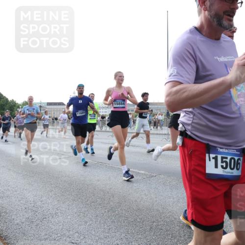 29.06.2025 - hella hamburg halbmarathon Lena Gebhardt http://msf.ph/oto/8296395 29.06.2025 09:59:15 Lombardsbrücke 7033, 1106, 11689, 18180, 15884, 1506, 179, 1319, 1366, 1410, 1485, 1506, 1595, 1642, 1715, 1719, 1972, 2282, 2630, 2741, 2911, 3037, 3112, 3334, 3715, 4467, 4839, 5299, 5391, 5420, 5457, 5458, 5465, 5492, 5866, 6294, 6390, 6399, 6414, 6415, 6416, 6629, 7033, 7037, 7129, 7130, 7232, 7369, 7395, 7732, 7833, 7864, 8068, 8322, 8509, 8542, 8639, 8652, 8721, 8772, 8798, 8929, 9655, 9727, 9770, 9884, 9903, 9922, 10020, 10266, 10488 meine-sportfotos.de