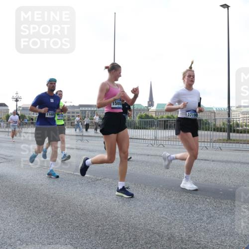 29.06.2025 - hella hamburg halbmarathon Lena Gebhardt http://msf.ph/oto/8296424 29.06.2025 09:59:15 Lombardsbrücke 703, 11689, 1818, 15884, 17198, 1319, 1366, 1410, 1485, 1506, 1595, 1642, 1715, 1719, 1972, 2282, 2630, 2741, 2911, 3037, 3112, 3334, 3715, 4467, 4839, 5299, 5391, 5420, 5457, 5458, 5465, 5492, 5866, 6294, 6390, 6399, 6414, 6415, 6416, 6629, 7033, 7037, 7129, 7130, 7232, 7369, 7395, 7732, 7833, 7864, 8068, 8322, 8509, 8542, 8639, 8652, 8721, 8772, 8798, 8929, 9655, 9727, 9770, 9884, 9903, 9922, 10020, 10266, 10488 meine-sportfotos.de
