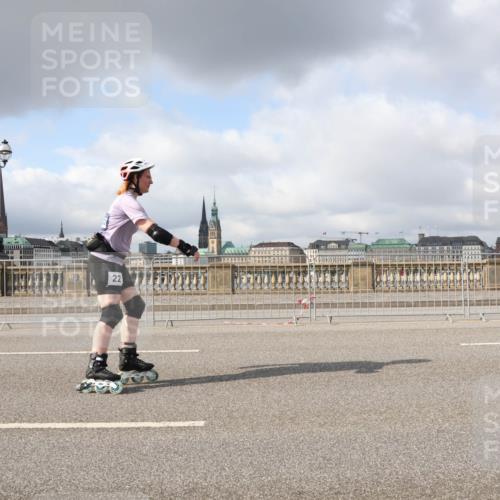 29.06.2025 - hella hamburg halbmarathon Lena Gebhardt http://msf.ph/oto/8296441 29.06.2025 09:06:01 Lombardsbrücke  meine-sportfotos.de