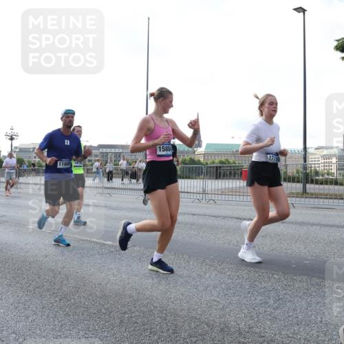 29.06.2025 - hella hamburg halbmarathon Lena Gebhardt http://msf.ph/oto/8296443 29.06.2025 09:59:15 Lombardsbrücke 7033, 11689, 1818, 15884, 17198, 1319, 1366, 1410, 1485, 1506, 1595, 1642, 1715, 1719, 1972, 2282, 2630, 2741, 2911, 3037, 3112, 3334, 3715, 4467, 4839, 5299, 5391, 5420, 5457, 5458, 5465, 5492, 5866, 6294, 6390, 6399, 6414, 6415, 6416, 6629, 7033, 7037, 7129, 7130, 7232, 7369, 7395, 7732, 7833, 7864, 8068, 8322, 8509, 8542, 8639, 8652, 8721, 8772, 8798, 8929, 9655, 9727, 9770, 9884, 9903, 9922, 10020, 10266, 10488 meine-sportfotos.de