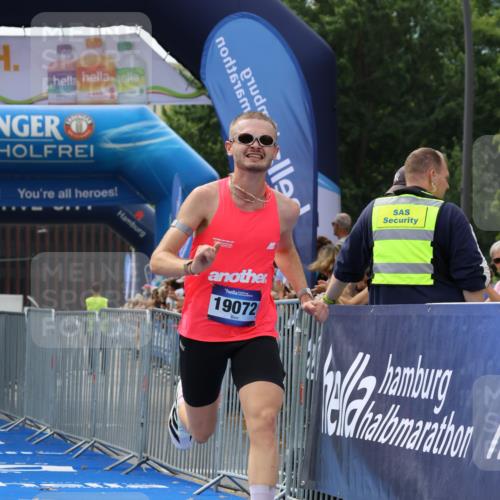 29.06.2025 - hella hamburg halbmarathon Strokosch-Dieckow http://msf.ph/oto/8296449 29.06.2025 10:18:02 Ziel 17786, 19072 meine-sportfotos.de