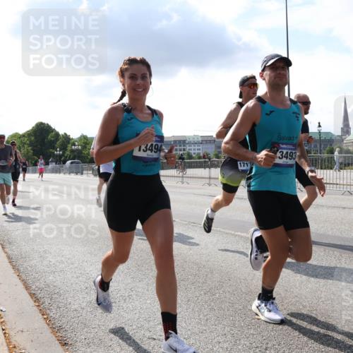 29.06.2025 - hella hamburg halbmarathon Lena Gebhardt http://msf.ph/oto/8296495 29.06.2025 09:46:45 Lombardsbrücke 10477, 13494, 1711, 3493, 1053, 1344, 1411, 1577, 1889, 2243, 3955, 4477, 4944, 5048, 5152, 5193, 5660, 6683, 7080, 7466, 7534, 7622, 7628, 7867, 7901, 8312, 8323, 8784, 8864, 10298, 10477, 10865, 10927, 10929, 11230, 11304, 11661, 11898, 12447, 12899, 12987, 13199, 13252, 13493, 13494, 13617, 13729, 13961, 14069, 14276, 14310, 14385, 15902, 16065, 16140, 16243, 16811, 16931, 16957, 17213 meine-sportfotos.de