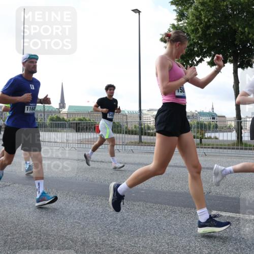 29.06.2025 - hella hamburg halbmarathon Lena Gebhardt http://msf.ph/oto/8296520 29.06.2025 09:59:16 Lombardsbrücke 1168, 549, 158, 17198, 1319, 1366, 1410, 1485, 1506, 1595, 1642, 1715, 1719, 1972, 2282, 2630, 2741, 2911, 3037, 3112, 3334, 3715, 4467, 4839, 5299, 5391, 5420, 5457, 5458, 5465, 5492, 5866, 6294, 6390, 6399, 6414, 6415, 6416, 6629, 7033, 7037, 7129, 7130, 7232, 7395, 7732, 7833, 7864, 8068, 8322, 8509, 8542, 8652, 8721, 8772, 8798, 8929, 9655, 9727, 9770, 9884, 9903, 9922, 10020, 10266, 10488 meine-sportfotos.de