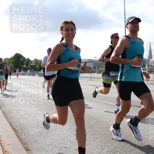 29.06.2025 - hella hamburg halbmarathon Lena Gebhardt http://msf.ph/oto/8296527 29.06.2025 09:46:45 Lombardsbrücke 10477, 94, 17137, 1053, 1344, 1411, 1577, 1889, 2243, 3955, 4477, 4944, 5048, 5152, 5193, 5660, 6683, 7080, 7466, 7534, 7622, 7628, 7867, 7901, 8312, 8323, 8784, 8864, 10298, 10477, 10865, 10927, 10929, 11230, 11304, 11661, 11898, 12447, 12899, 12987, 13199, 13252, 13493, 13494, 13617, 13729, 13961, 14069, 14276, 14310, 14385, 15902, 16065, 16140, 16243, 16811, 16931, 16957, 17213 meine-sportfotos.de