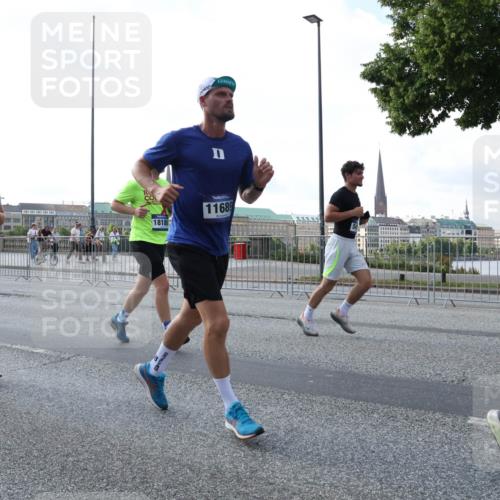 29.06.2025 - hella hamburg halbmarathon Lena Gebhardt http://msf.ph/oto/8296562 29.06.2025 09:59:16 Lombardsbrücke 7033, 18180, 11689, 1319, 1366, 1410, 1485, 1506, 1595, 1642, 1715, 1719, 1972, 2282, 2630, 2741, 2911, 3037, 3112, 3334, 3715, 4467, 4839, 5299, 5391, 5420, 5457, 5458, 5465, 5492, 5866, 6294, 6390, 6399, 6414, 6415, 6416, 6629, 7033, 7037, 7129, 7130, 7232, 7395, 7732, 7833, 7864, 8068, 8322, 8509, 8542, 8652, 8721, 8772, 8798, 8929, 9655, 9727, 9770, 9884, 9903, 9922, 10020, 10266, 10488 meine-sportfotos.de