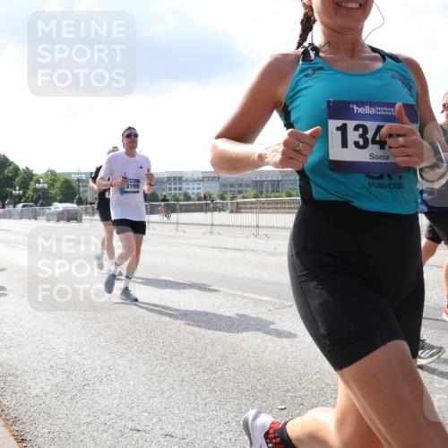 29.06.2025 - hella hamburg halbmarathon Lena Gebhardt http://msf.ph/oto/8296574 29.06.2025 09:46:45 Lombardsbrücke 10477, 3199, 134, 8824, 1053, 1344, 1411, 1577, 1889, 2243, 3955, 4477, 4944, 5048, 5152, 5193, 5660, 6683, 7080, 7466, 7534, 7622, 7628, 7867, 7901, 8312, 8323, 8784, 8864, 10298, 10477, 10865, 10927, 10929, 11230, 11304, 11661, 11898, 12447, 12899, 12987, 13199, 13252, 13493, 13494, 13617, 13729, 13961, 14069, 14276, 14310, 14385, 15902, 16065, 16140, 16243, 16811, 16931, 16957, 17213 meine-sportfotos.de