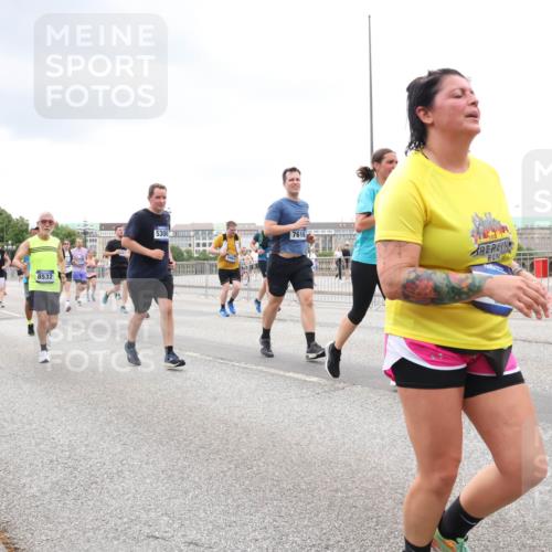 29.06.2025 - hella hamburg halbmarathon Lena Gebhardt http://msf.ph/oto/8296582 29.06.2025 10:56:09 Lombardsbrücke 14221, 8532, 5306, 7616, 1113, 1738, 1909, 2095, 2793, 2915, 3101, 3257, 3268, 4083, 4265, 4354, 4470, 4473, 4836, 4896, 5220, 5222, 5306, 5575, 5580, 5693, 5757, 5994, 6055, 6056, 6113, 6257, 6494, 6594, 6690, 6968, 7025, 7028, 7090, 7516, 7616, 7711, 7969, 8005, 8110, 8305, 8517, 8532, 8533, 8648, 8766, 9383, 9435, 9548, 9606, 9838, 9861, 9865, 9948, 9953, 9956, 10436, 10438, 10449, 10593, 10640, 10740, 10784, 10987, 11903, 11962, 11963, 12695 meine-sportfotos.de