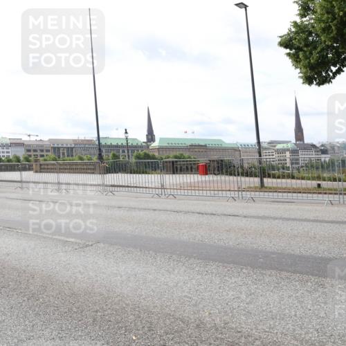29.06.2025 - hella hamburg halbmarathon Lena Gebhardt http://msf.ph/oto/8296590 29.06.2025 10:21:33 Lombardsbrücke 1401, 1411, 1028, 1072, 1158, 1191, 1250, 1266, 1401, 1658, 1668, 1958, 2172, 2271, 2315, 2353, 2383, 2529, 2635, 2815, 2956, 2986, 3122, 3161, 3453, 3770, 3817, 3825, 3826, 4289, 4375, 4376, 4697, 4786, 5122, 5373, 5395, 5412, 5493, 5759, 5767, 5957, 6086, 6103, 6275, 6308, 6475, 6805, 6844, 7075, 7228, 7375, 7522, 7553, 7612, 7672, 7781, 8095, 8286, 8715, 8726, 8844, 8896, 9100, 9108, 9369, 9483, 9499, 9501, 9532, 9624, 10374, 10602, 10874, 11698, 12175 meine-sportfotos.de