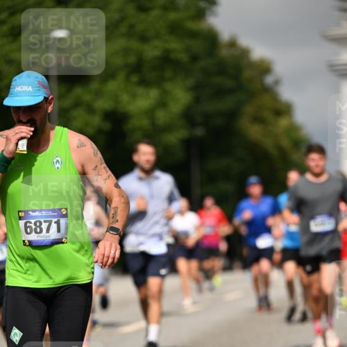 29.06.2025 - hella hamburg halbmarathon Dr. Thomas Lammeyer http://msf.ph/oto/8296601 29.06.2025 10:16:18 Kennedybrücke 1249, 1610, 1785, 1850, 1851, 2963, 2964, 3182, 3248, 3262, 3363, 4453, 4499, 5150, 5166, 5176, 6822, 6871, 7907, 8206, 8207, 8917, 8971, 9253, 9405, 9428, 10067, 10402, 10685 meine-sportfotos.de