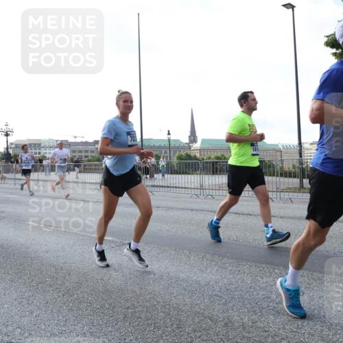 29.06.2025 - hella hamburg halbmarathon Lena Gebhardt http://msf.ph/oto/8296605 29.06.2025 09:59:16 Lombardsbrücke 11068, 1319, 1366, 1410, 1485, 1506, 1595, 1642, 1715, 1719, 1972, 2282, 2630, 2741, 2911, 3037, 3112, 3334, 3715, 4467, 4839, 5299, 5391, 5420, 5457, 5458, 5465, 5492, 5866, 6294, 6390, 6399, 6414, 6415, 6416, 6629, 7033, 7037, 7129, 7130, 7232, 7395, 7732, 7833, 7864, 8068, 8322, 8509, 8542, 8652, 8721, 8772, 8798, 8929, 9655, 9727, 9770, 9884, 9903, 9922, 10020, 10266, 10488 meine-sportfotos.de