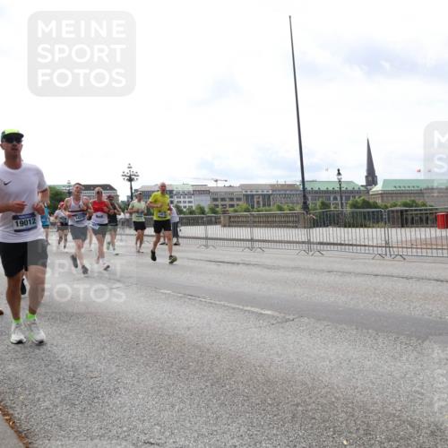 29.06.2025 - hella hamburg halbmarathon Lena Gebhardt http://msf.ph/oto/8296615 29.06.2025 10:21:33 Lombardsbrücke 2815, 19012, 14276, 1401, 1028, 1072, 1158, 1191, 1250, 1266, 1401, 1658, 1668, 1958, 2172, 2271, 2315, 2353, 2383, 2529, 2635, 2815, 2956, 2986, 3122, 3161, 3453, 3770, 3817, 3825, 3826, 4289, 4375, 4376, 4697, 4786, 5122, 5373, 5395, 5412, 5493, 5759, 5767, 5957, 6086, 6103, 6275, 6308, 6475, 6805, 6844, 7075, 7228, 7375, 7522, 7553, 7612, 7672, 7781, 8095, 8286, 8715, 8726, 8844, 8896, 9100, 9108, 9369, 9483, 9499, 9501, 9532, 9624, 10374, 10602, 10874, 11698, 12175 meine-sportfotos.de