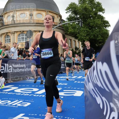 29.06.2025 - hella hamburg halbmarathon Strokosch-Dieckow http://msf.ph/oto/8296617 29.06.2025 10:52:08 Ziel 1482, 2397, 2595, 4837, 5032, 5087, 5093, 5378, 5482, 6897, 7732, 9074, 9082, 12135, 12580, 13726, 14248, 14300, 15275, 15506, 15829, 16003, 16179, 16320, 16591, 16666, 17033, 17130, 18475, 18801 meine-sportfotos.de