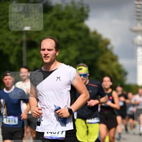 29.06.2025 - hella hamburg halbmarathon Dr. Thomas Lammeyer http://msf.ph/oto/8296644 29.06.2025 09:53:37 Kennedybrücke 1615, 1675, 1800, 1803, 1975, 2324, 2415, 2568, 2826, 2949, 3332, 3431, 3530, 4303, 4425, 4528, 5248, 5409, 5436, 5791, 5803, 6529, 6682, 7495, 7774, 7796, 8629, 8925, 9017, 9294, 9302, 9711, 9979, 10894 meine-sportfotos.de