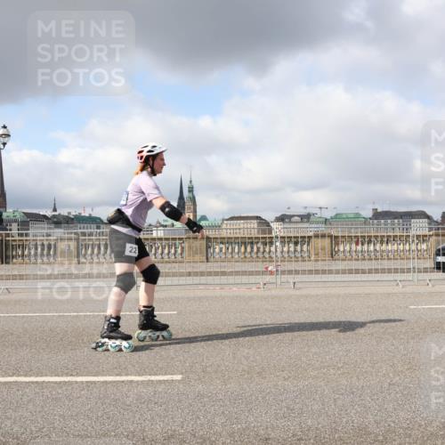 29.06.2025 - hella hamburg halbmarathon Lena Gebhardt http://msf.ph/oto/8296654 29.06.2025 09:06:01 Lombardsbrücke  meine-sportfotos.de