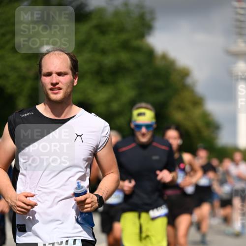 29.06.2025 - hella hamburg halbmarathon Dr. Thomas Lammeyer http://msf.ph/oto/8296657 29.06.2025 09:53:38 Kennedybrücke 1615, 1675, 1803, 1975, 2324, 2415, 2568, 2826, 2949, 3332, 3431, 3530, 4303, 4425, 4528, 4823, 5409, 5436, 5791, 5803, 6458, 6529, 6682, 7495, 7774, 7796, 8450, 8629, 8925, 9017, 9294, 9302, 9711, 9979, 10894, 11379 meine-sportfotos.de