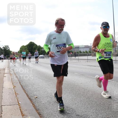 29.06.2025 - hella hamburg halbmarathon Lena Gebhardt http://msf.ph/oto/8296669 29.06.2025 10:12:00 Lombardsbrücke 1062, 1328, 1531, 1790, 1866, 1992, 2661, 3363, 3746, 4227, 5379, 5605, 7474, 7571, 8115, 8807, 8810, 9191, 9253, 9428, 9705, 10042, 10409, 10428, 11321, 11507, 11509, 11525, 11537, 11581, 11917, 12473, 13171, 13177, 13203, 13542, 13939, 13958, 14008, 14060, 14196, 14313, 14384, 15137, 15945, 16379, 16976, 17080, 17638, 17774, 17866, 18261, 18278, 18395, 18429, 18655 meine-sportfotos.de