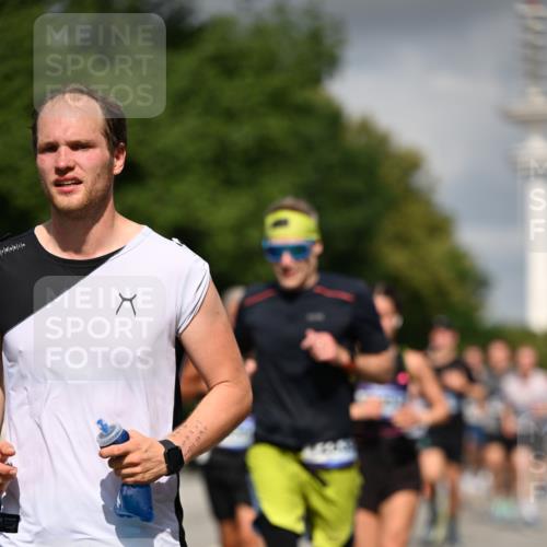 29.06.2025 - hella hamburg halbmarathon Dr. Thomas Lammeyer http://msf.ph/oto/8296673 29.06.2025 09:53:38 Kennedybrücke 1615, 1675, 1803, 1975, 2324, 2415, 2568, 2826, 2949, 3332, 3431, 3530, 4303, 4425, 4528, 4823, 5409, 5436, 5791, 5803, 6458, 6529, 6682, 7495, 7774, 7796, 8450, 8629, 8925, 9017, 9294, 9302, 9711, 9979, 10894, 11379 meine-sportfotos.de