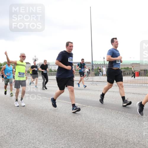 29.06.2025 - hella hamburg halbmarathon Lena Gebhardt http://msf.ph/oto/8296675 29.06.2025 10:56:10 Lombardsbrücke 14221, 4473, 6494, 8532, 5306, 7616, 151, 1113, 1738, 1909, 2095, 2793, 2915, 3101, 3257, 3268, 3987, 4083, 4265, 4354, 4470, 4473, 4836, 4896, 5220, 5222, 5306, 5575, 5580, 5693, 5757, 5994, 6055, 6056, 6113, 6257, 6494, 6594, 6690, 6968, 7025, 7028, 7090, 7516, 7616, 7711, 7969, 8005, 8110, 8305, 8517, 8532, 8533, 8648, 8766, 9383, 9435, 9548, 9606, 9838, 9861, 9865, 9948, 9953, 9956, 10436, 10438, 10449, 10640, 10740, 10784, 10987, 11903, 11962, 11963, 12695 meine-sportfotos.de