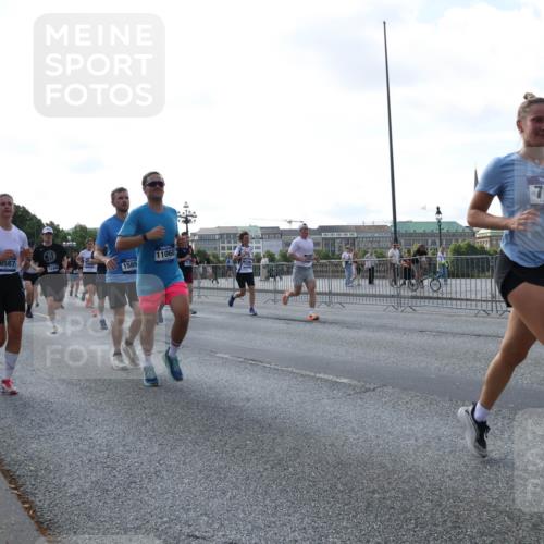 29.06.2025 - hella hamburg halbmarathon Lena Gebhardt http://msf.ph/oto/8296688 29.06.2025 09:59:17 Lombardsbrücke 18587, 12406, 1585, 11068, 7033, 1319, 1366, 1410, 1485, 1506, 1595, 1642, 1715, 1719, 1972, 2282, 2630, 2741, 2911, 3037, 3112, 3334, 3715, 4467, 4839, 5299, 5391, 5420, 5457, 5458, 5465, 5492, 5866, 6294, 6390, 6399, 6414, 6415, 6416, 6629, 7033, 7037, 7129, 7130, 7232, 7395, 7732, 7833, 7864, 8068, 8509, 8520, 8542, 8652, 8721, 8772, 8798, 8846, 8929, 9488, 9655, 9727, 9770, 9884, 9903, 9922, 10020, 10266, 10488 meine-sportfotos.de