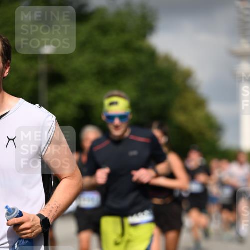 29.06.2025 - hella hamburg halbmarathon Dr. Thomas Lammeyer http://msf.ph/oto/8296690 29.06.2025 09:53:38 Kennedybrücke 1615, 1675, 1803, 1975, 2324, 2415, 2568, 2826, 2949, 3332, 3431, 3530, 4303, 4425, 4528, 4823, 5409, 5436, 5791, 5803, 6458, 6529, 6682, 7495, 7774, 7796, 8450, 8629, 8925, 9017, 9294, 9302, 9711, 9979, 10894, 11379 meine-sportfotos.de