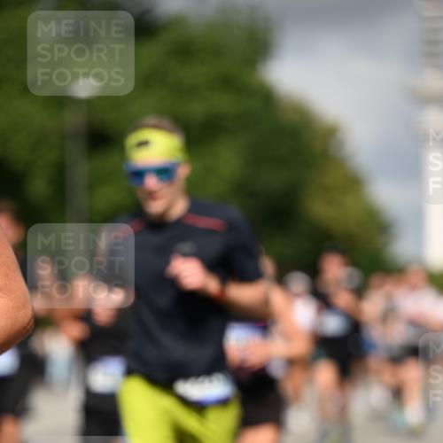 29.06.2025 - hella hamburg halbmarathon Dr. Thomas Lammeyer http://msf.ph/oto/8296710 29.06.2025 09:53:39 Kennedybrücke 1615, 1675, 1803, 1975, 2324, 2415, 2568, 2826, 2949, 3332, 3431, 3530, 4303, 4425, 4528, 4823, 5409, 5436, 5791, 5803, 6458, 6529, 6682, 7495, 7774, 7796, 8450, 8629, 8925, 9017, 9294, 9302, 9711, 9979, 10894, 11379 meine-sportfotos.de