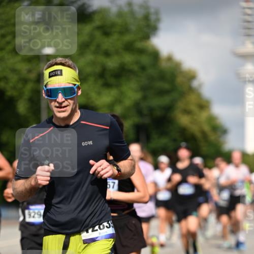 29.06.2025 - hella hamburg halbmarathon Dr. Thomas Lammeyer http://msf.ph/oto/8296717 29.06.2025 09:53:39 Kennedybrücke 1615, 1675, 1803, 1975, 2324, 2415, 2568, 2826, 2949, 3332, 3431, 3530, 4303, 4425, 4528, 4823, 5409, 5436, 5791, 5803, 6458, 6529, 6682, 7495, 7774, 7796, 8450, 8629, 8925, 9017, 9294, 9302, 9711, 9979, 10894, 11379 meine-sportfotos.de