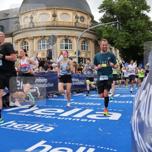 29.06.2025 - hella hamburg halbmarathon Strokosch-Dieckow http://msf.ph/oto/8296738 29.06.2025 10:52:10 Ziel 1482, 2397, 2595, 4419, 4837, 5032, 5087, 5093, 5378, 5482, 6164, 6897, 7732, 7896, 9074, 9082, 12135, 12580, 13726, 14248, 14300, 15275, 15446, 15829, 16003, 16179, 16320, 16591, 16666, 17033, 17130, 18475, 18801 meine-sportfotos.de