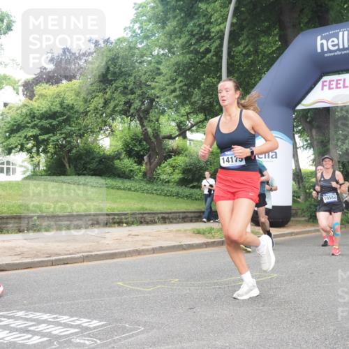29.06.2025 - hella hamburg halbmarathon KatJ http://msf.ph/oto/8296743 29.06.2025 10:42:51 Zwischen KM18-KM19 3435, 5643, 8311, 8639 meine-sportfotos.de