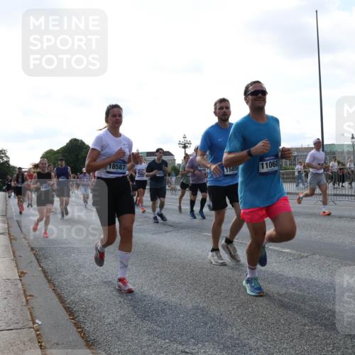 29.06.2025 - hella hamburg halbmarathon Lena Gebhardt http://msf.ph/oto/8296761 29.06.2025 09:59:17 Lombardsbrücke 117603, 4467, 18587, 1051, 1585, 11068, 1319, 1366, 1410, 1485, 1506, 1595, 1642, 1715, 1719, 1972, 2282, 2630, 2741, 2911, 3037, 3112, 3334, 3715, 4467, 4839, 5299, 5391, 5420, 5457, 5458, 5465, 5492, 5866, 6294, 6390, 6399, 6414, 6415, 6416, 6629, 7033, 7037, 7129, 7130, 7232, 7395, 7732, 7833, 7864, 8068, 8509, 8520, 8542, 8652, 8721, 8772, 8798, 8846, 8929, 9488, 9655, 9727, 9770, 9884, 9903, 9922, 10020, 10266, 10488 meine-sportfotos.de