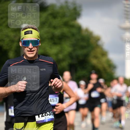 29.06.2025 - hella hamburg halbmarathon Dr. Thomas Lammeyer http://msf.ph/oto/8296767 29.06.2025 09:53:39 Kennedybrücke 1615, 1675, 1803, 1975, 2324, 2415, 2568, 2826, 2949, 3332, 3431, 3530, 4303, 4425, 4528, 4823, 5409, 5436, 5791, 5803, 6458, 6529, 6682, 7495, 7774, 7796, 8450, 8629, 8925, 9017, 9294, 9302, 9711, 9979, 10894, 11379 meine-sportfotos.de