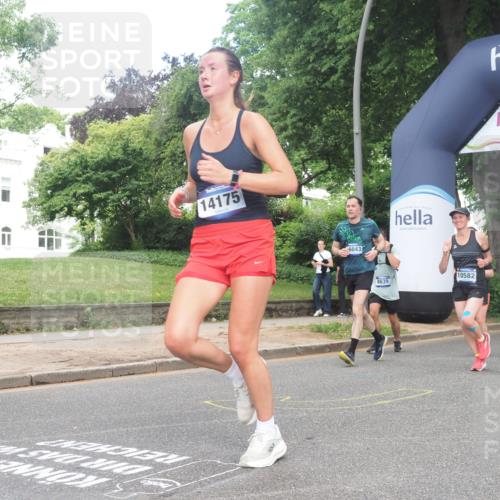 29.06.2025 - hella hamburg halbmarathon KatJ http://msf.ph/oto/8296775 29.06.2025 10:42:51 Zwischen KM18-KM19 3435, 5643, 8311, 8639 meine-sportfotos.de