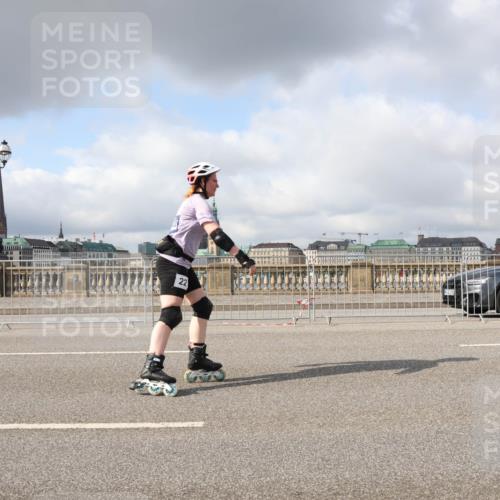 29.06.2025 - hella hamburg halbmarathon Lena Gebhardt http://msf.ph/oto/8296781 29.06.2025 09:06:01 Lombardsbrücke  meine-sportfotos.de