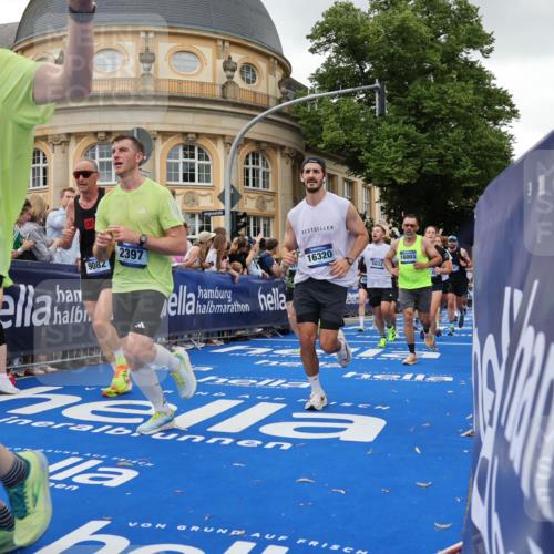 29.06.2025 - hella hamburg halbmarathon Strokosch-Dieckow http://msf.ph/oto/8296783 29.06.2025 10:52:12 Ziel 1482, 2397, 2595, 4419, 4587, 4837, 5032, 5087, 5093, 5378, 5482, 6164, 6897, 7732, 7896, 9074, 9082, 12135, 12580, 13707, 13726, 14248, 14300, 15275, 15446, 15829, 16003, 16320, 16591, 16666, 17033, 17130, 17773, 18475, 18801 meine-sportfotos.de