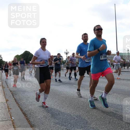29.06.2025 - hella hamburg halbmarathon Lena Gebhardt http://msf.ph/oto/8296790 29.06.2025 09:59:18 Lombardsbrücke 4467, 11068, 17603, 87, 10519, 1585, 1319, 1334, 1366, 1410, 1485, 1506, 1595, 1642, 1715, 1719, 1972, 2282, 2630, 2741, 2911, 3037, 3112, 3334, 3715, 4467, 4839, 5299, 5391, 5420, 5457, 5458, 5465, 5492, 5866, 6390, 6399, 6414, 6415, 6416, 6629, 7033, 7037, 7129, 7130, 7232, 7395, 7732, 7833, 7864, 8068, 8509, 8520, 8542, 8652, 8721, 8772, 8798, 8846, 8929, 9488, 9655, 9727, 9770, 9884, 9903, 9907, 9922, 10020, 10266, 10488 meine-sportfotos.de