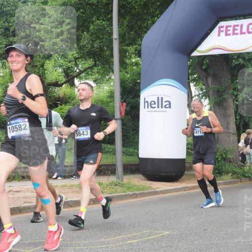 29.06.2025 - hella hamburg halbmarathon KatJ http://msf.ph/oto/8296836 29.06.2025 10:42:52 Zwischen KM18-KM19 5643, 8311, 8639 meine-sportfotos.de