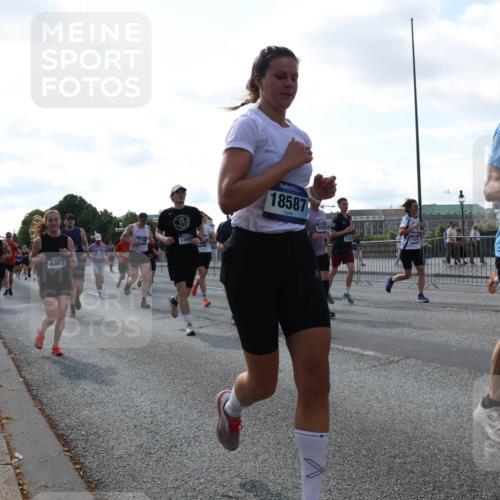 29.06.2025 - hella hamburg halbmarathon Lena Gebhardt http://msf.ph/oto/8296859 29.06.2025 09:59:18 Lombardsbrücke 4467, 1210, 1240, 18587, 8509, 1505, 1319, 1334, 1366, 1410, 1485, 1506, 1595, 1642, 1715, 1719, 1972, 2282, 2630, 2741, 2911, 3037, 3112, 3334, 3715, 4467, 4839, 5299, 5391, 5420, 5457, 5458, 5465, 5492, 5866, 6390, 6399, 6414, 6415, 6416, 6629, 7033, 7037, 7129, 7130, 7232, 7395, 7732, 7833, 7864, 8068, 8509, 8520, 8542, 8652, 8721, 8772, 8798, 8846, 8929, 9488, 9655, 9727, 9770, 9884, 9903, 9907, 9922, 10020, 10266, 10488 meine-sportfotos.de