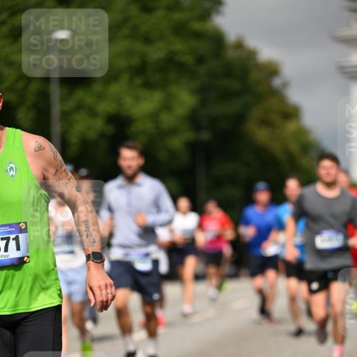 29.06.2025 - hella hamburg halbmarathon Dr. Thomas Lammeyer http://msf.ph/oto/8296870 29.06.2025 10:16:18 Kennedybrücke 1249, 1610, 1785, 1850, 1851, 2963, 2964, 3182, 3248, 3262, 3363, 4453, 4499, 5150, 5166, 5176, 6822, 6871, 7907, 8206, 8207, 8917, 8971, 9253, 9405, 9428, 10067, 10402, 10685 meine-sportfotos.de