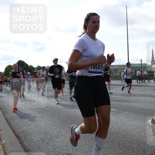 29.06.2025 - hella hamburg halbmarathon Lena Gebhardt http://msf.ph/oto/8296878 29.06.2025 09:59:18 Lombardsbrücke 12406, 4467, 18587, 713, 1585, 1319, 1334, 1366, 1410, 1485, 1506, 1595, 1642, 1715, 1719, 1972, 2282, 2630, 2741, 2911, 3037, 3112, 3334, 3715, 4467, 4839, 5299, 5391, 5420, 5457, 5458, 5465, 5492, 5866, 6390, 6399, 6414, 6415, 6416, 6629, 7033, 7037, 7129, 7130, 7232, 7395, 7732, 7833, 7864, 8068, 8509, 8520, 8542, 8652, 8721, 8772, 8798, 8846, 8929, 9488, 9655, 9727, 9770, 9884, 9903, 9907, 9922, 10020, 10266, 10488 meine-sportfotos.de