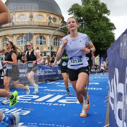 29.06.2025 - hella hamburg halbmarathon Strokosch-Dieckow http://msf.ph/oto/8296882 29.06.2025 10:52:15 Ziel 2397, 4140, 4419, 4587, 4837, 5032, 5087, 5482, 6164, 6897, 7896, 9074, 9082, 12135, 13211, 13707, 13726, 14248, 14300, 15275, 15446, 16003, 16320, 16591, 17033, 17130, 17773, 18475 meine-sportfotos.de