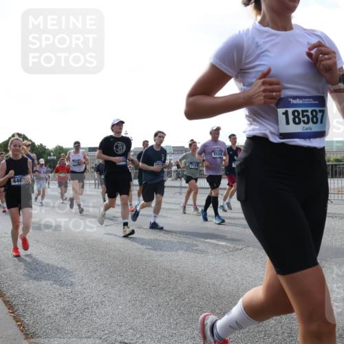 29.06.2025 - hella hamburg halbmarathon Lena Gebhardt http://msf.ph/oto/8296893 29.06.2025 09:59:19 Lombardsbrücke 446, 1218, 10519, 7129, 8509, 18587, 1162, 1319, 1334, 1366, 1410, 1485, 1506, 1595, 1642, 1715, 1719, 1972, 2282, 2630, 2741, 2911, 3037, 3112, 3334, 3715, 4467, 4839, 5299, 5391, 5420, 5457, 5458, 5465, 5492, 5866, 6390, 6399, 6414, 6415, 6416, 6629, 7033, 7037, 7129, 7130, 7232, 7395, 7732, 7833, 7864, 8068, 8509, 8520, 8542, 8652, 8721, 8772, 8798, 8846, 8929, 9488, 9655, 9727, 9770, 9884, 9903, 9907, 9922, 10020, 10266, 10488 meine-sportfotos.de