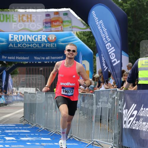 29.06.2025 - hella hamburg halbmarathon Strokosch-Dieckow http://msf.ph/oto/8296900 29.06.2025 10:18:01 Ziel 17786, 19072 meine-sportfotos.de