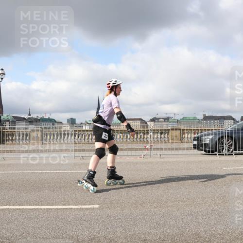 29.06.2025 - hella hamburg halbmarathon Lena Gebhardt http://msf.ph/oto/8296906 29.06.2025 09:06:01 Lombardsbrücke  meine-sportfotos.de